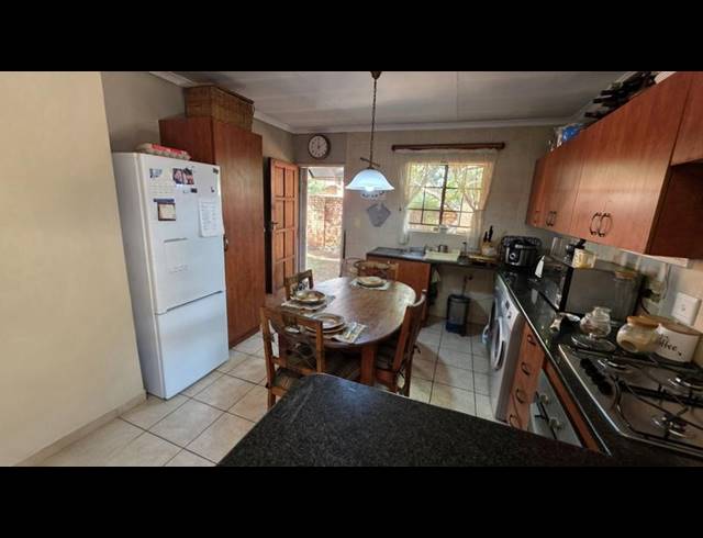 2 BEDROOM TOWNHOUSE FOR SALE IN MONTANA TUINE